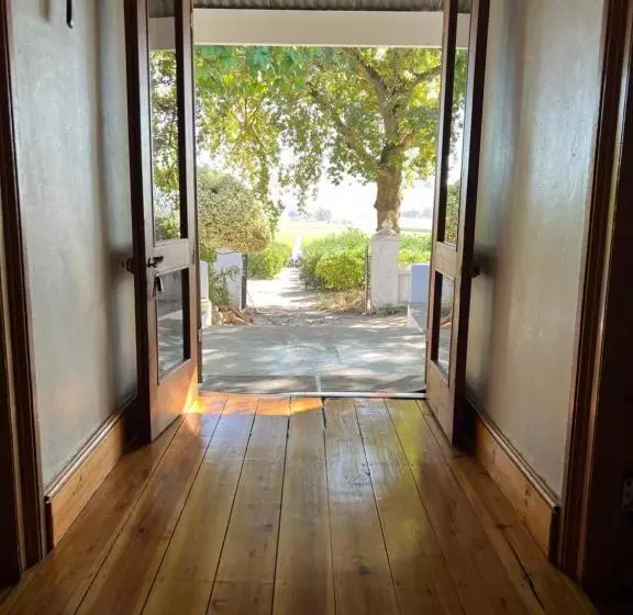 هتل Hartebeeskraal Selfcatering Cottage
