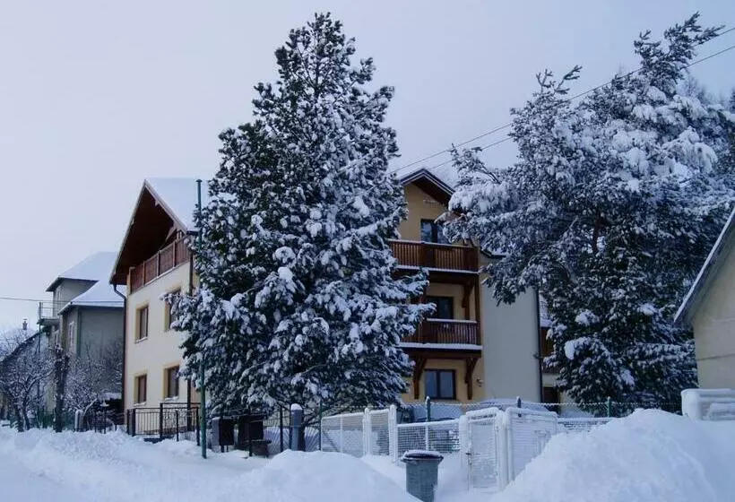 Majatalo Guest House Boba