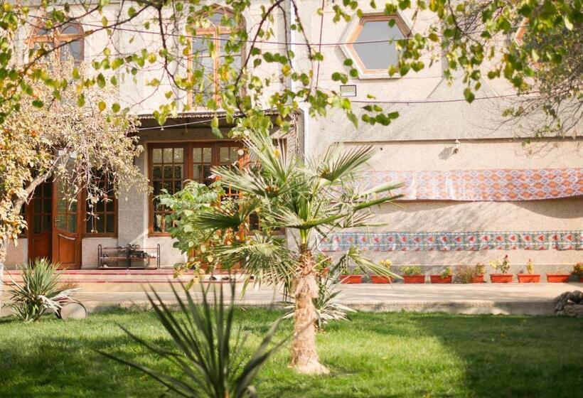 پانسیون Guest House Ikathouse