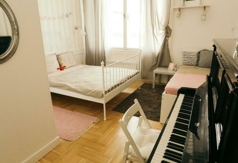 پانسیون Hello Puli Parliament