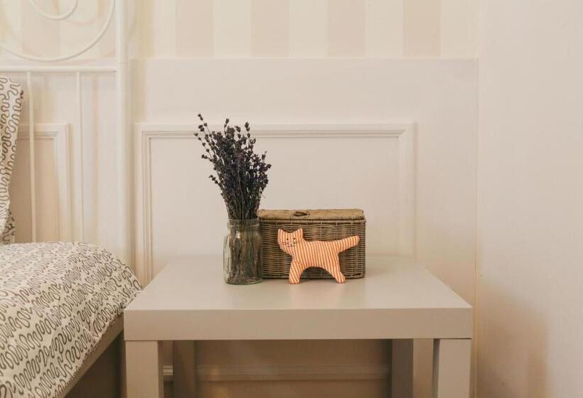 پانسیون Hello Puli Parliament