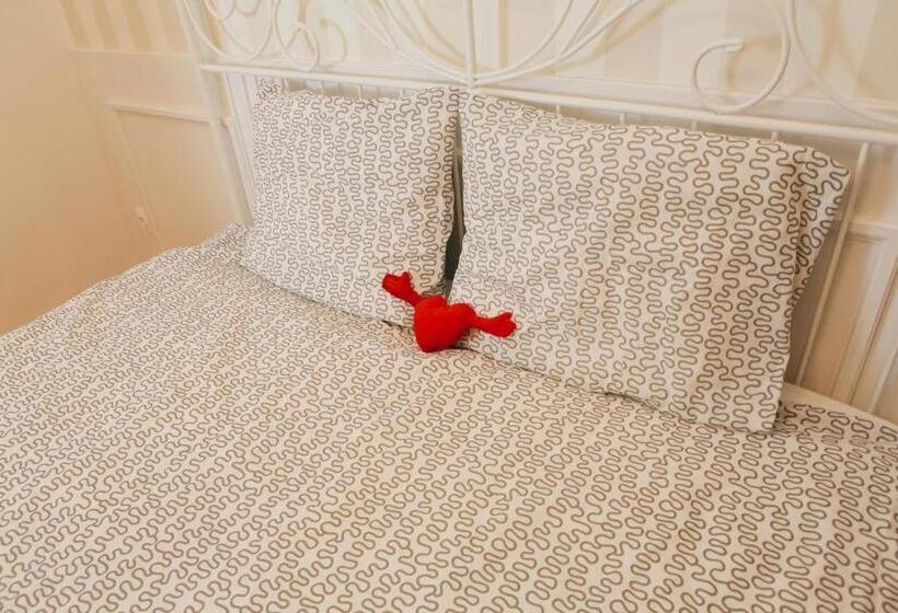 پانسیون Hello Puli Parliament