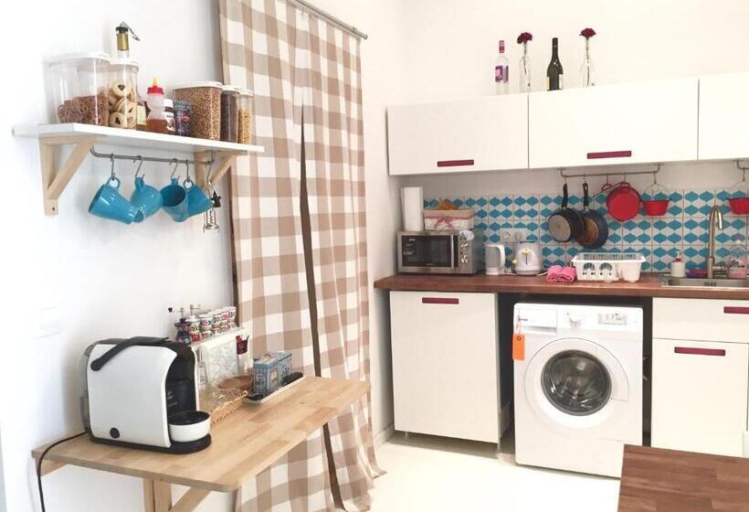 پانسیون Hello Puli Parliament