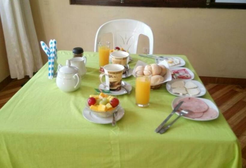 بنسيون Hostal Geminis