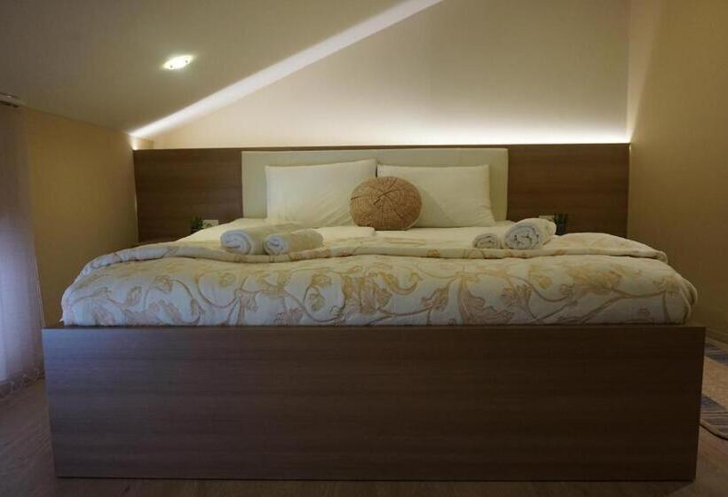 پانسیون Rooms And Apartment Soča Kobarid