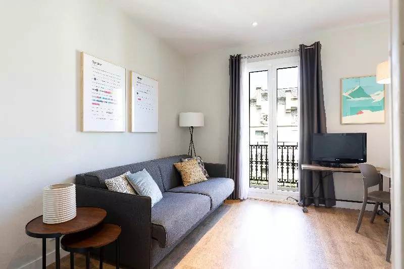 Aspasios Urquinaona Apartments