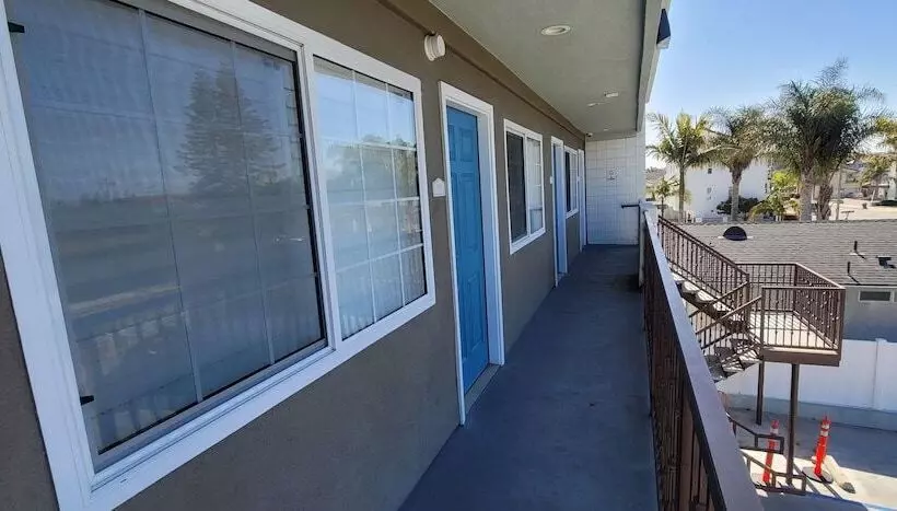 酒店 Beachwalker Inn & Suites