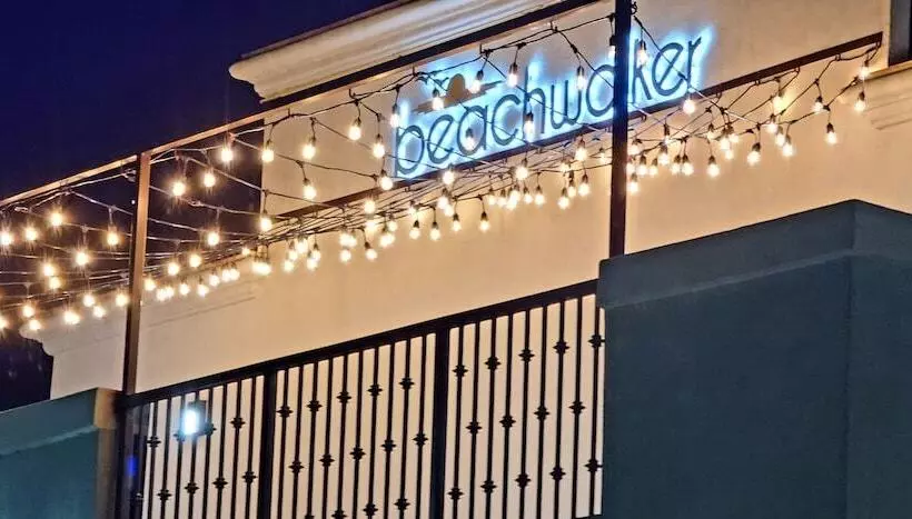 酒店 Beachwalker Inn & Suites