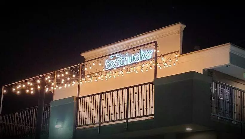 酒店 Beachwalker Inn & Suites