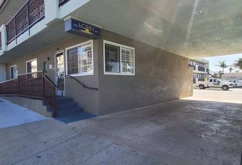 酒店 Beachwalker Inn & Suites