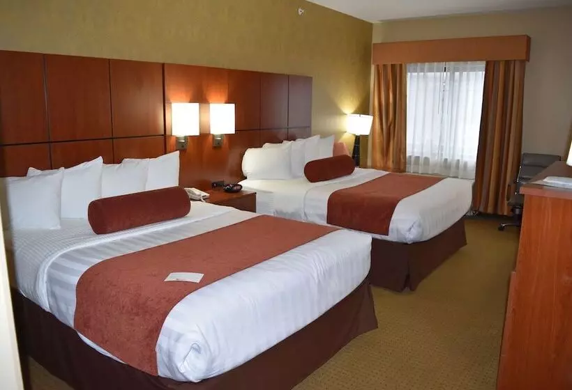 فندق Best Western Plus Finger Lakes Inn & Suites
