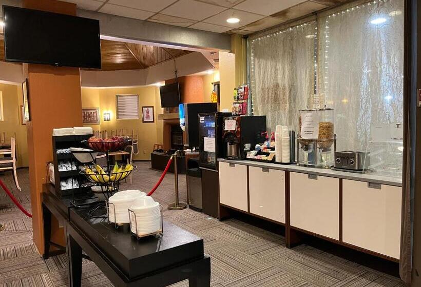 هتل Brentwood Inn & Garden