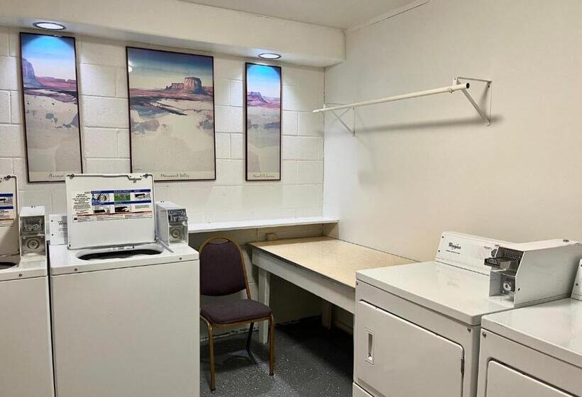 هتل Brentwood Inn & Garden