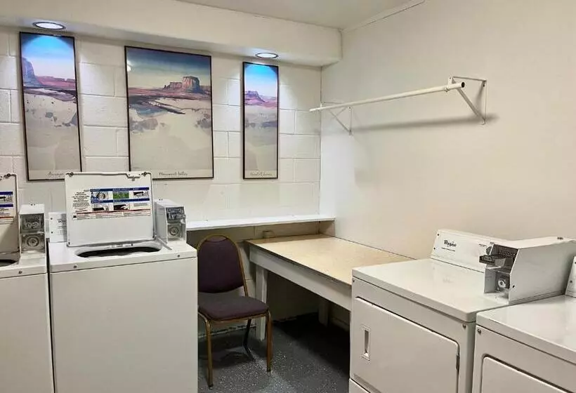 هتل Brentwood Inn & Garden