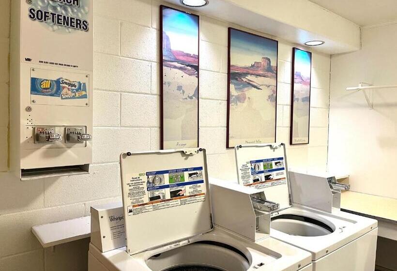 هتل Brentwood Inn & Garden