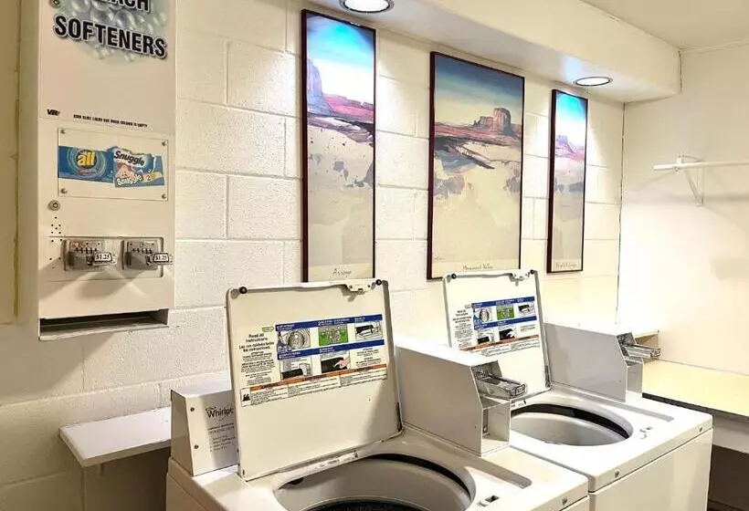 هتل Brentwood Inn & Garden