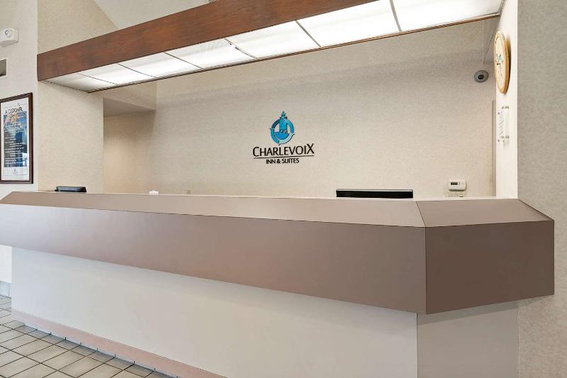 فندق Charlevoix Inn & Suites Surestay Collection By Best Western