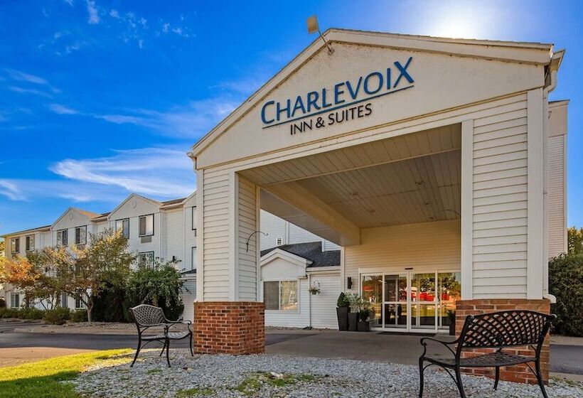 فندق Charlevoix Inn & Suites Surestay Collection By Best Western