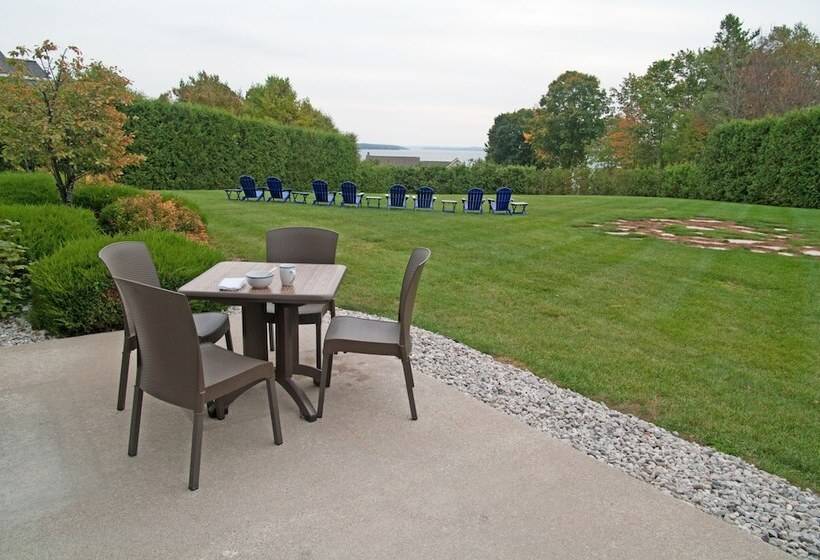 فندق Charlevoix Inn & Suites Surestay Collection By Best Western