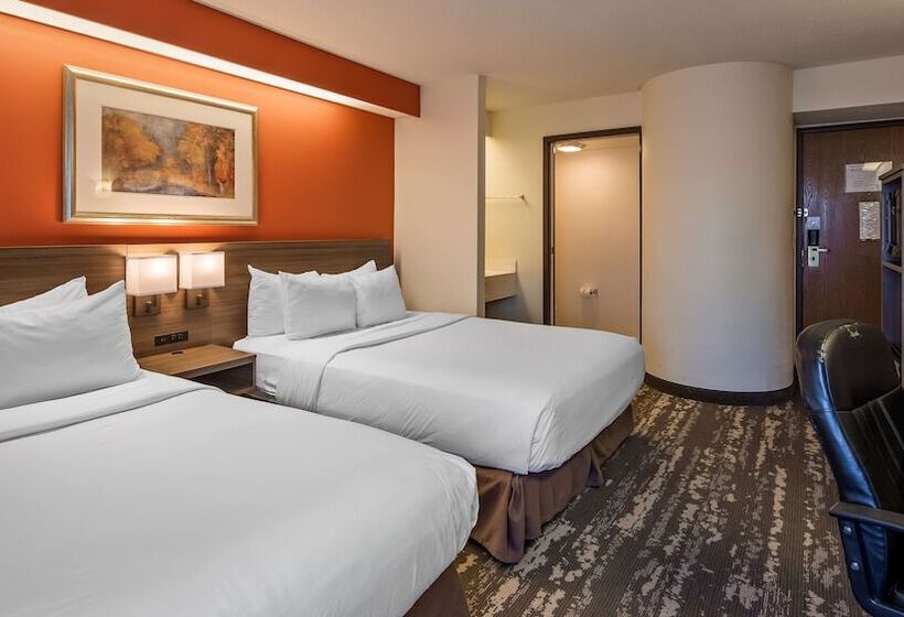 فندق Charlevoix Inn & Suites Surestay Collection By Best Western