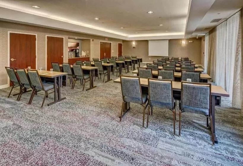 ホテル Courtyard By Marriott Springfield