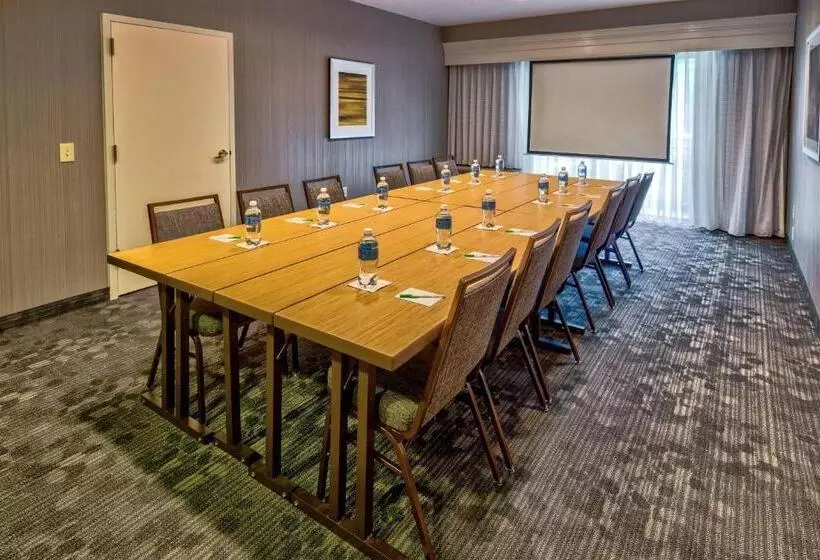 ホテル Courtyard By Marriott Springfield