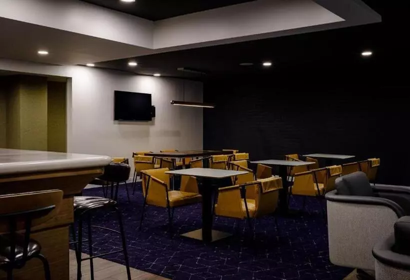 ホテル Courtyard By Marriott Springfield