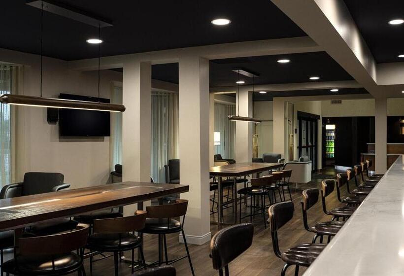 호텔 Courtyard By Marriott Springfield