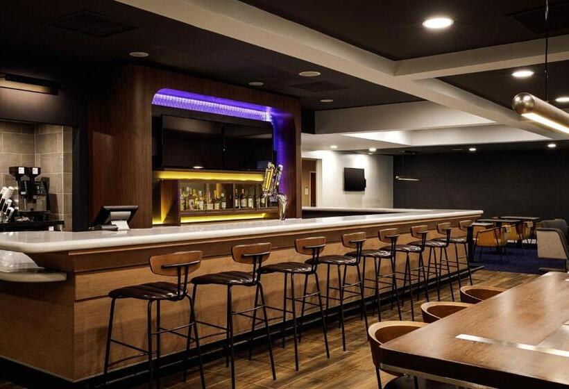 호텔 Courtyard By Marriott Springfield