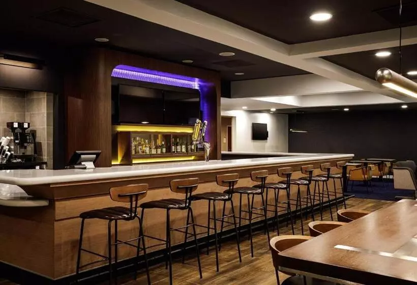 ホテル Courtyard By Marriott Springfield