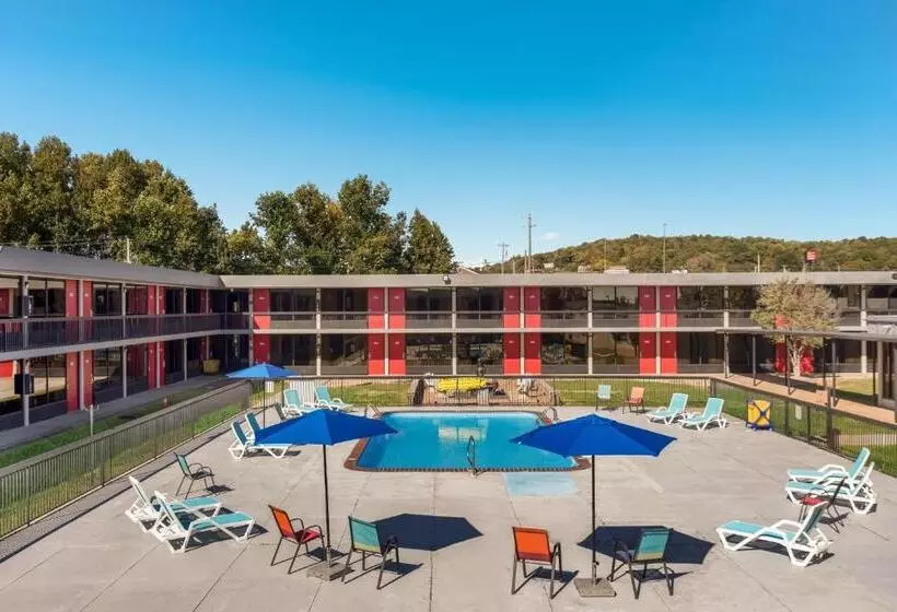 Отель Econo Lodge