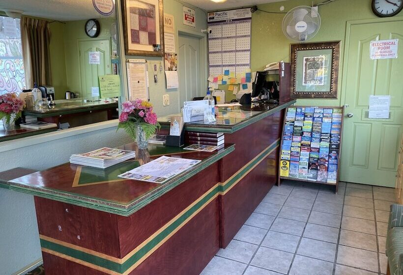 בית מלון כפרי Fireside Inn By The Beach Boardwalk & Bowling