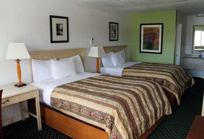 בית מלון כפרי Fireside Inn By The Beach Boardwalk & Bowling