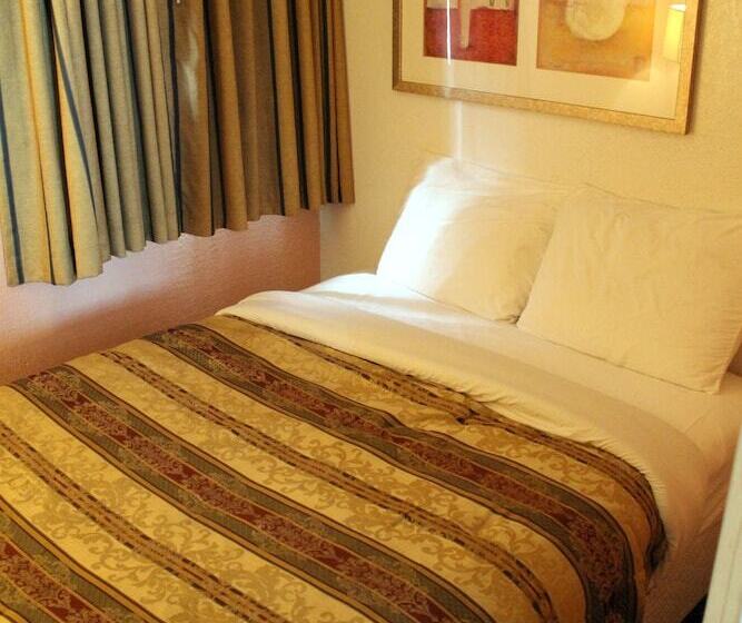 בית מלון כפרי Fireside Inn By The Beach Boardwalk & Bowling