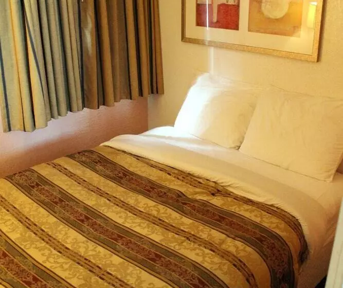 בית מלון כפרי Fireside Inn By The Beach Boardwalk & Bowling