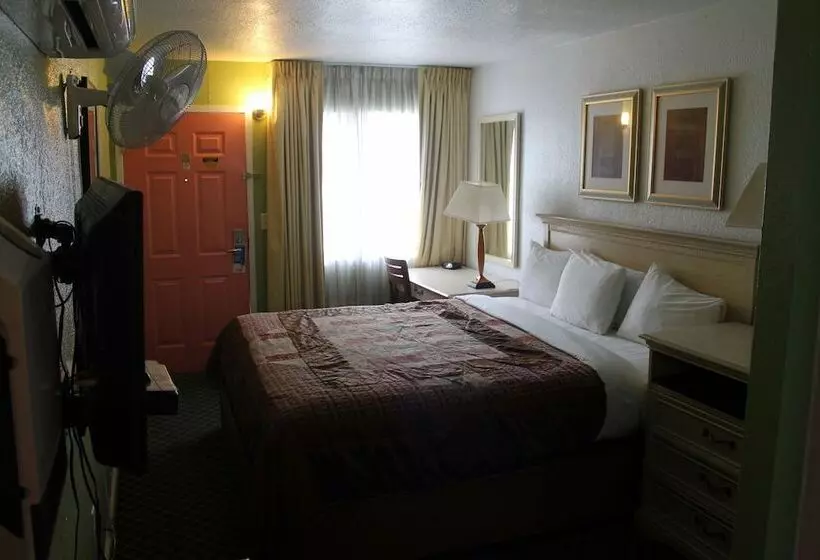 בית מלון כפרי Fireside Inn By The Beach Boardwalk & Bowling