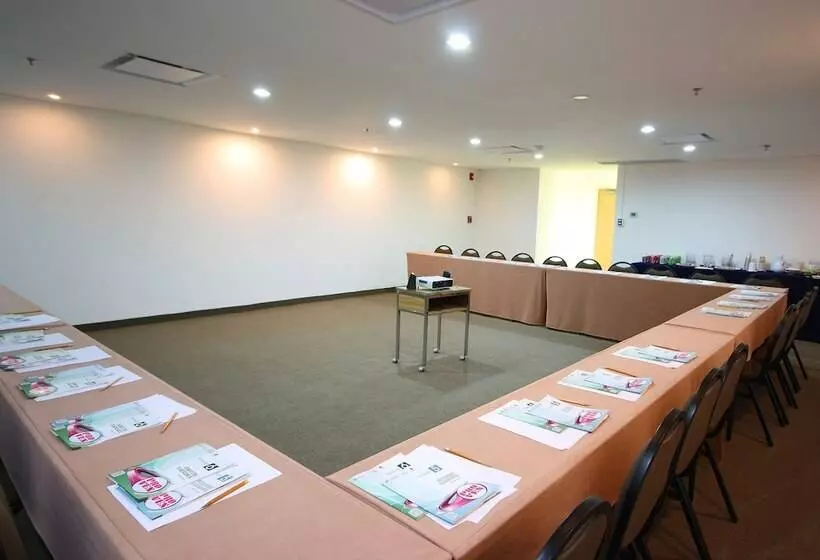 Отель One Guadalajara Centro Historico