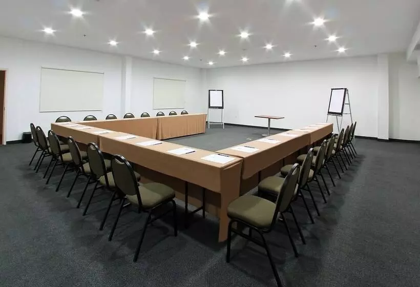 Отель One Guadalajara Centro Historico