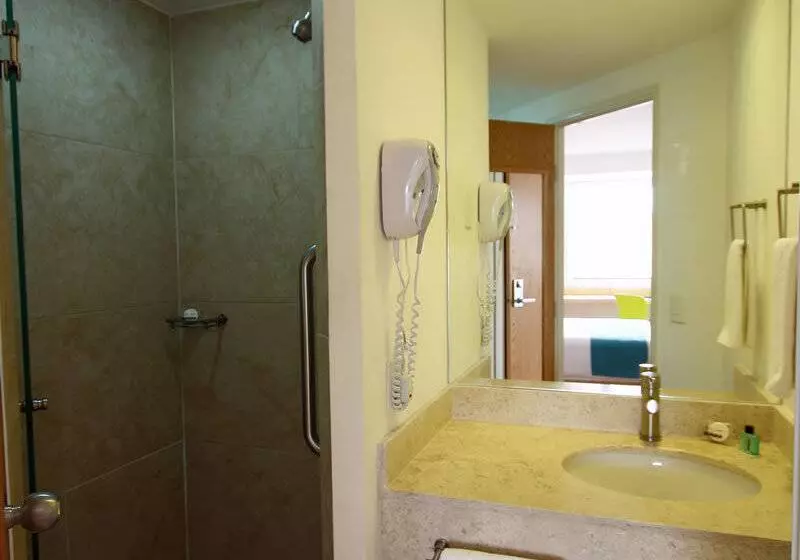 Отель One Guadalajara Centro Historico