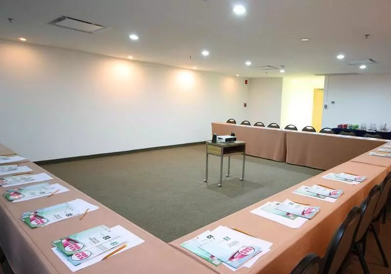 Отель One Guadalajara Centro Historico