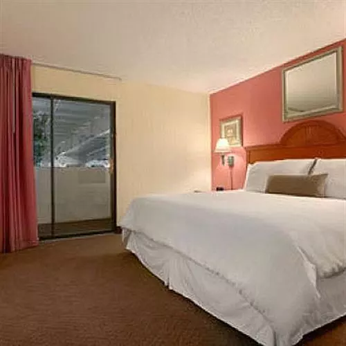 ホテル Ramada Pine Bluff