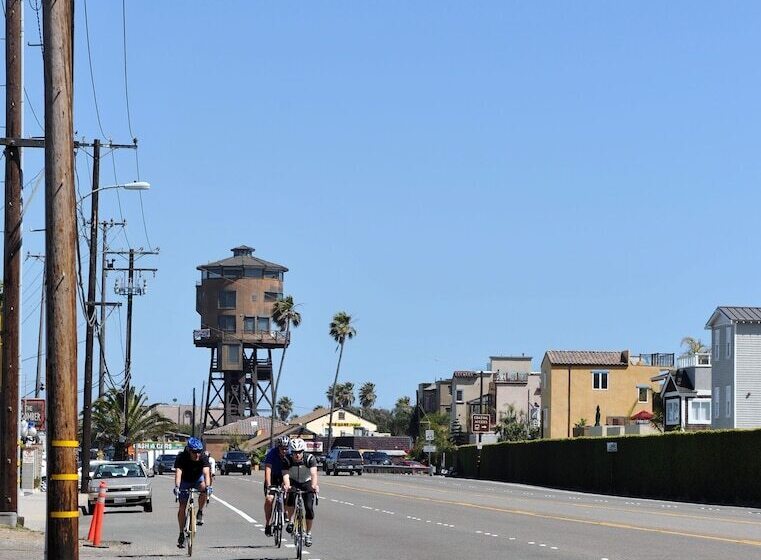 בית מלון כפרי Surf City Inn