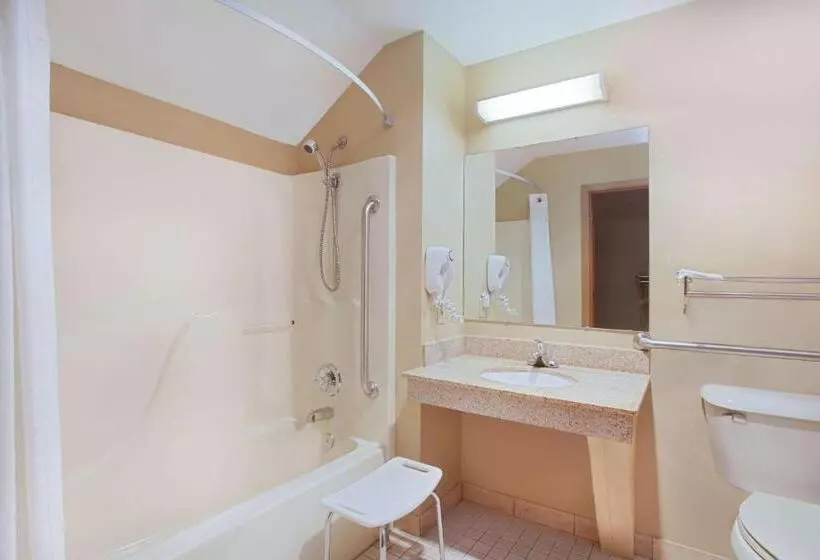 فندق على الطريق Super 8 By Wyndham Defiance