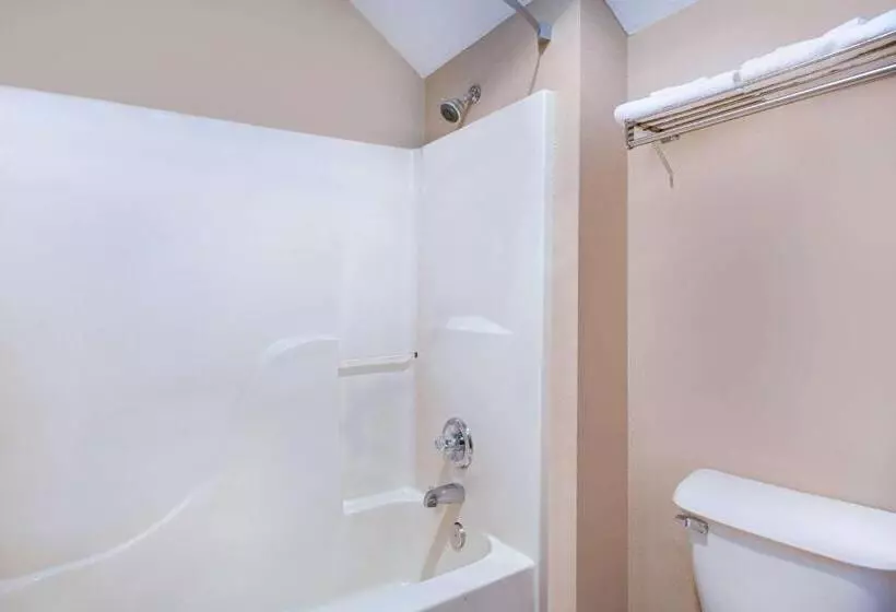 فندق على الطريق Super 8 By Wyndham Defiance