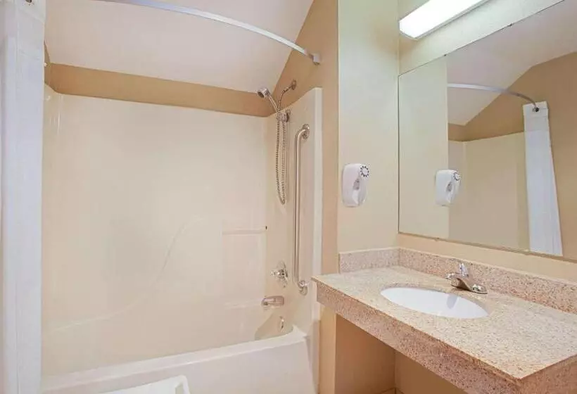 فندق على الطريق Super 8 By Wyndham Defiance