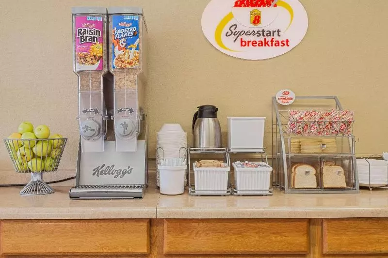 فندق على الطريق Super 8 By Wyndham Defiance