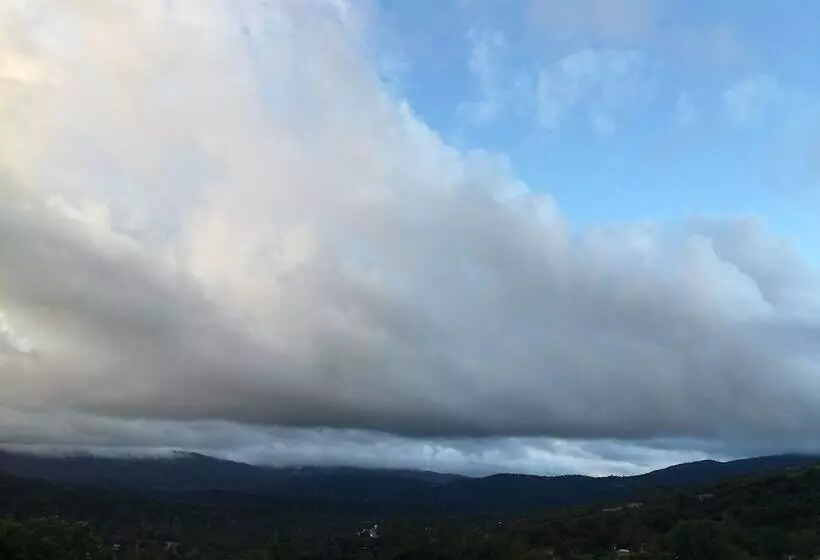 Mountain Trail Lodge And Vacation Rentals