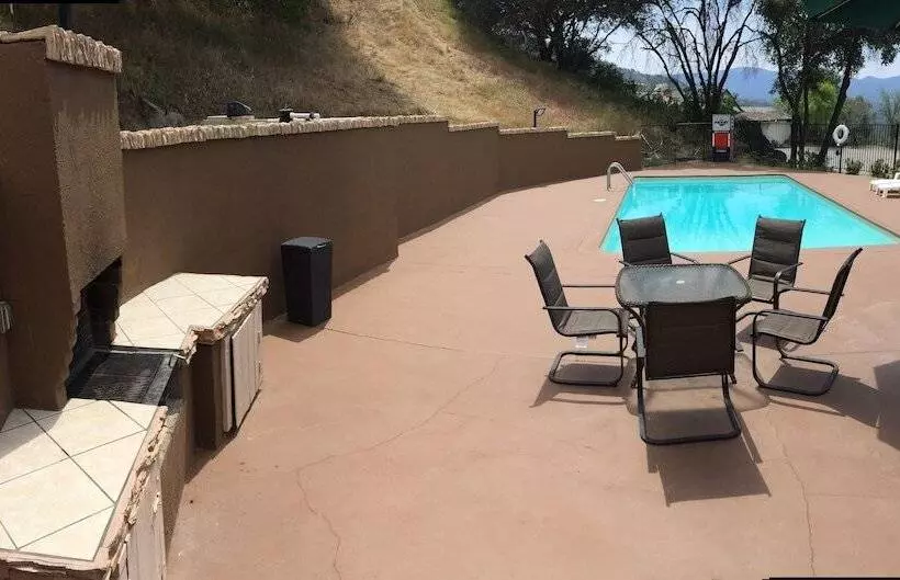 Mountain Trail Lodge And Vacation Rentals