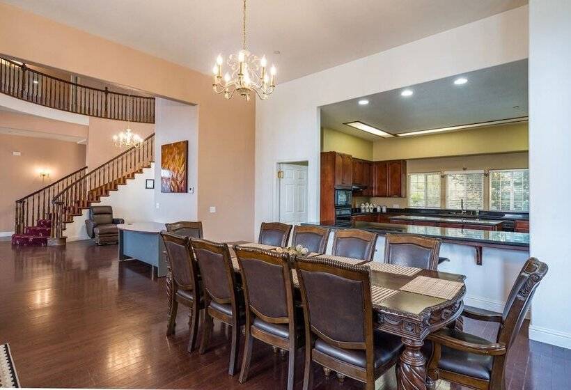 Mountain Trail Lodge And Vacation Rentals