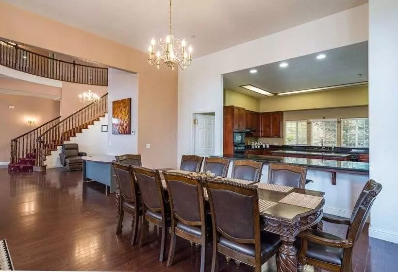 Mountain Trail Lodge And Vacation Rentals